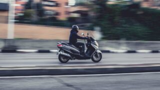 В результате столкновения автомобиля и скутера в Актобе погиб подросток