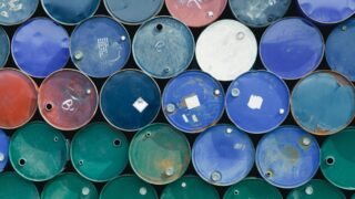 Всемирный банк снизил прогноз цены на нефть в 2023 году до $80 за баррель