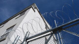 Заключенному в Астане добавили срок за мошенничество с несуществующими квартирами на 4,5 года