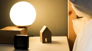 Закрытые окна: ученые из доказали, что шум на ночь повышает уровень холестерина