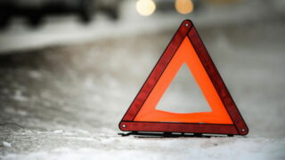 Живого водителя вытащили из искореженной кабины упавшего в яму «КамАЗа» в Шымкенте