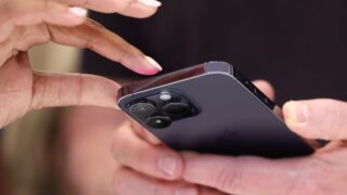 Теперь на сайте Apple можно узнать о преимуществах iPhone 15 над старыми моделями