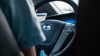 Автопроизводители в КНР обещают прекратить ценовые войны