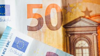 Дефицит торгового баланса еврозоны в мае оказался ниже прогнозируемого