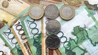 Доллар на KASE в 11:00 продавался около отметки 439,88 тенге