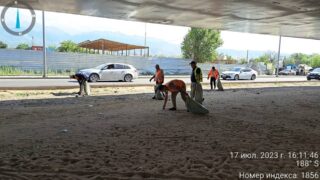 Дорожники перешли на усиленный режим дежурства на дороге возле рынка «Алтын Орда»