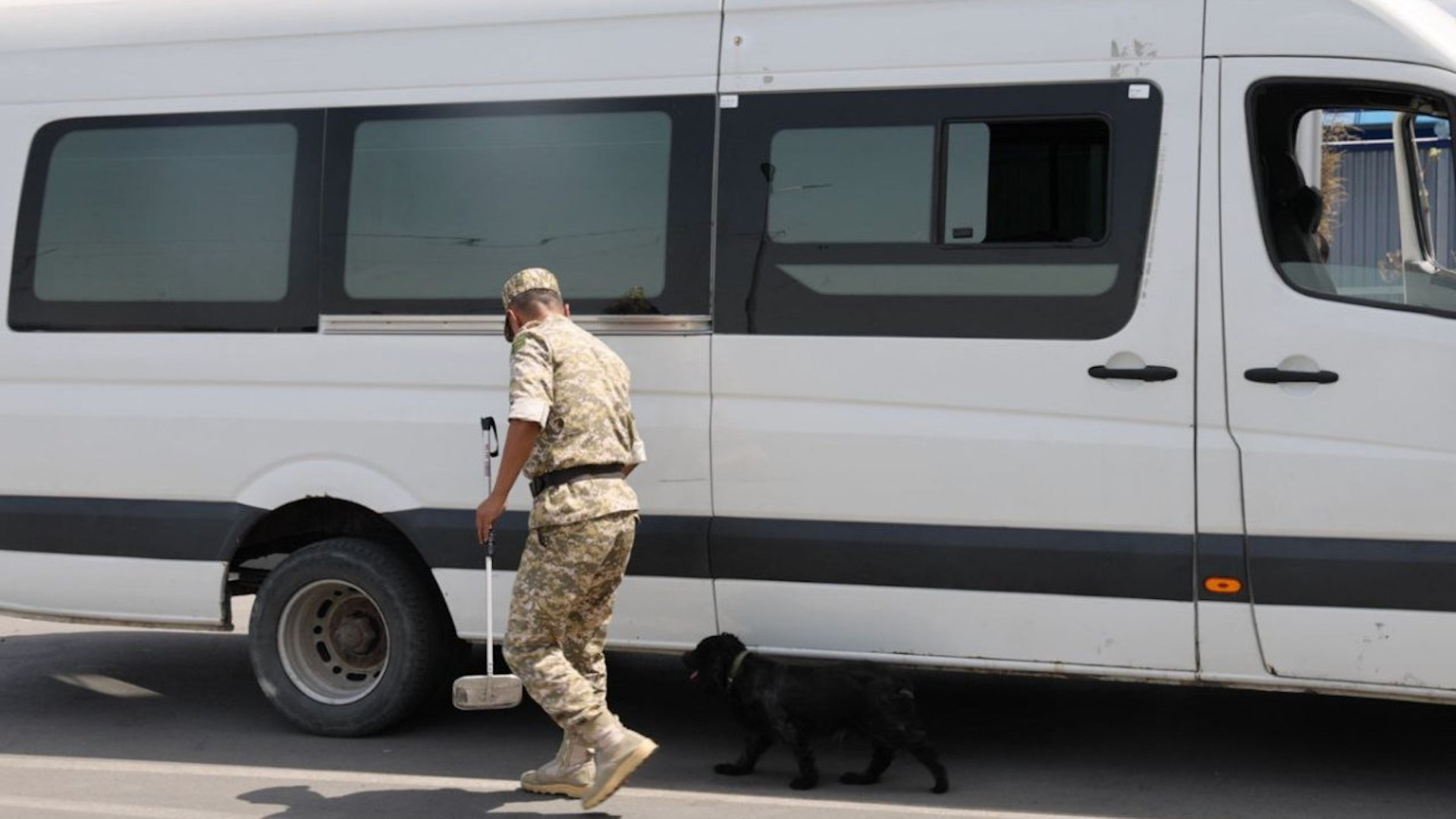 Двое граждан Кыргызстана задержаны на границе за попытку ввезти 6  автомобилей из Казахстана