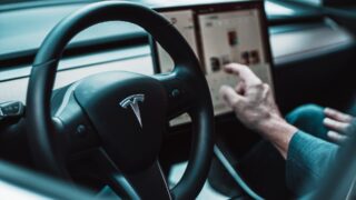 Илон Маск определил новый срок создания автономного электромобиля Tesla