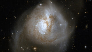 James Webb: Запечатлевший спиральную галактику NGC 3256 на расстоянии 120 млн световых лет