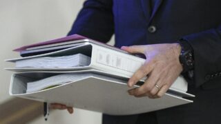 К четырем годам тюрьмы приговорили астанчанку за мошенничество и подстрекательство к даче взятки