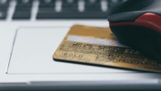 Казахстанцы перевели 73,5 трлн тенге со своих банковских карт с начала года