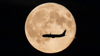 Космонавт «Роскосмоса» показал, как выглядело суперлуние с МКС