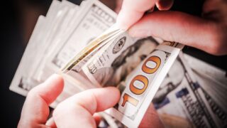 Курс доллара падает после публикации данных о рынке труда США