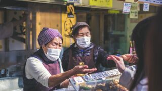 Курс иены к доллару растет более чем на 0,5% после заседания центробанка Японии