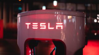 Маск понес убытки в размере $20 млрд из-за снижения стоимости акций Tesla