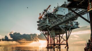 Мировые цены на нефть растут в ожидании публикации данных по инфляции в США