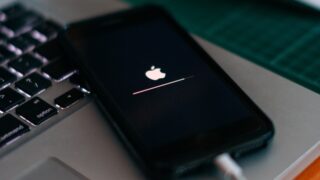 Новая версия ОС для iPhone оказалась под запретом
