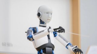 Робот-дирижер вызвал восторг у зрителей в Южной Корее