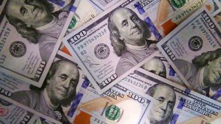 Средневзвешенный курс доллара на KASE в 17:00 составил 444,35 тенге