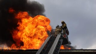 В Алматы выгорел строительный магазин