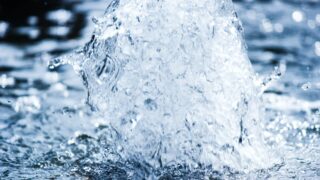 В центре Семея образовался гейзер