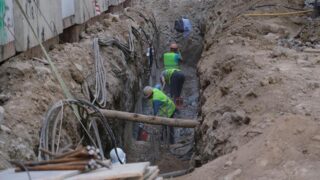 В микрорайоне «Зердели» Алматы укрепили 30 накренившихся многоквартирных домой