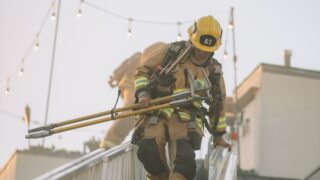 В многоэтажном доме в Аксае вспыхнул пожар