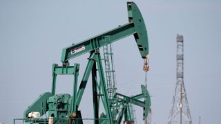 В США снизились коммерческие запасы нефти