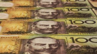 Во вторник австралийский доллар немного укрепился