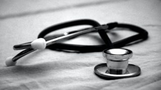 Пациенты переплачивают: в клиниках Актюбинской области завышают цены на медуслуги