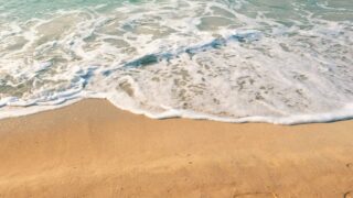 Жители Мангистау возмущены построенным забором у моря