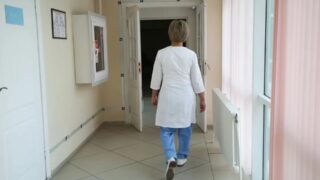 14-летний школьник, избитый толпой сверстников, скоро будет выписан