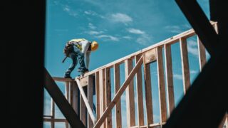 Более 194 тысяч казахстанцев трудятся за границей