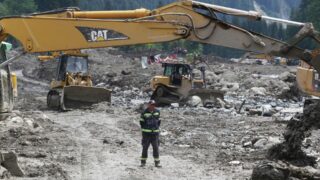 Число погибших на горном курорте Шови возрастает вновь