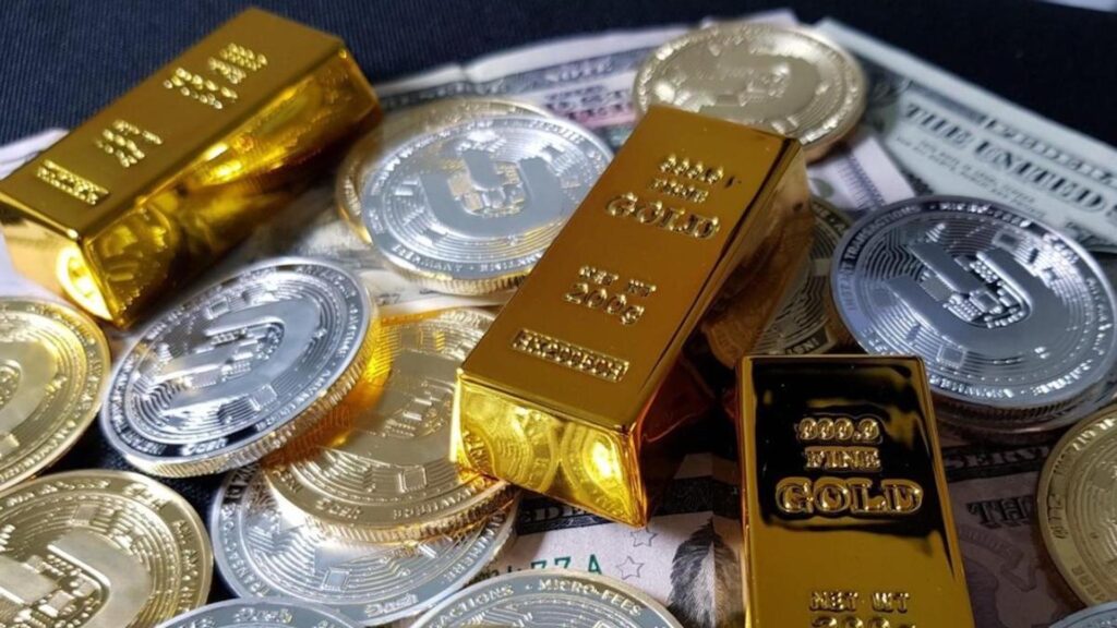 Цена золота незначительно снижается после ускорения инфляции в США