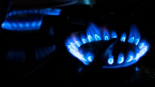 Цены на газ в Европе снижаются после значительного роста в середине месяца