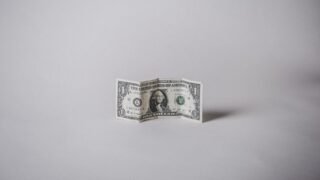 Доллар слабеет в преддверии выхода ключевых данных по инфляции в США