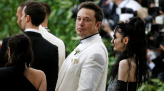 Илон Маск впервые за 9 лет посетил Японию и готовится к выступлению Граймс