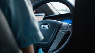 Китайские производители электромобилей столкнулись с проблемами цен и спроса в ЕС