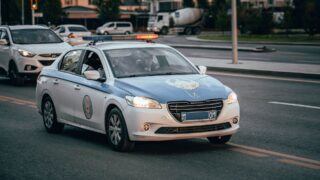 МВД прокомментировало видео с девушками, садящимися в служебное авто полиции в Шымкенте