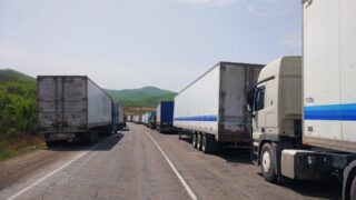 На границе Казахстана и Кыргызстана сокращается число фур