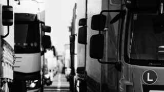 На казахстанско-кыргызской границе стало еще больше грузовиков