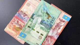 Тенге ослабл на почти 8 тенге за неделю