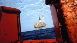 Нефтяные цены возобновили рост после нескольких дней падения