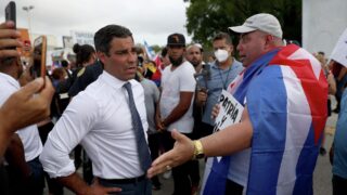 Один кандидат выбыл из борьбы за пост президента США