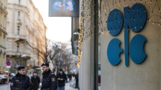 Перед заседанием мониторингового комитета ОПЕК+ цены на нефть растут