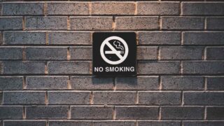 Подросток наказан за курение на борту авиарейса