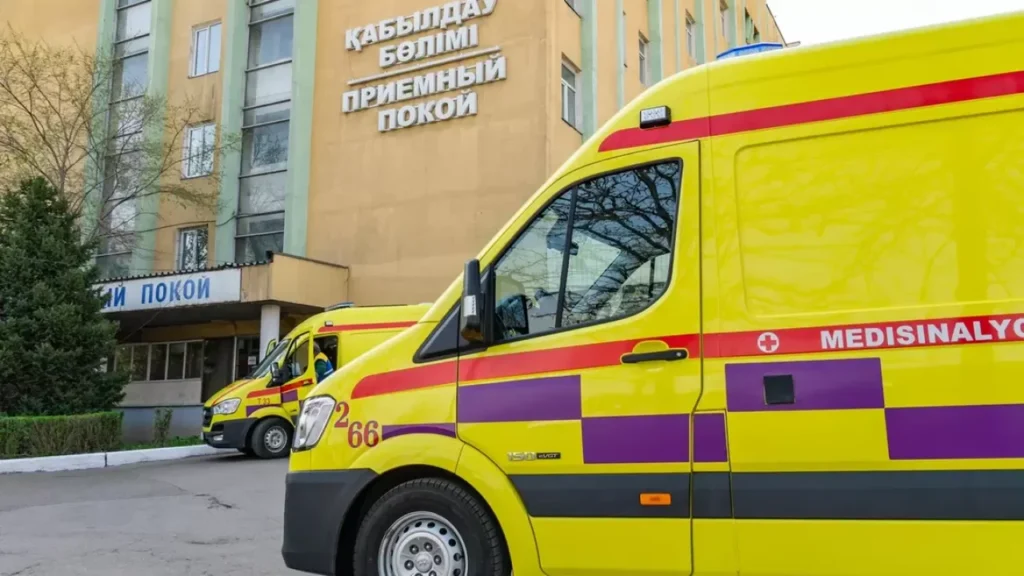 После пожара в многоэтажке в Алматы в больницу отправили 31 пострадавшего, включая 16 детей