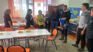 Пострадавших жителей в области Жетысу из-за подтоплений разместили в школе