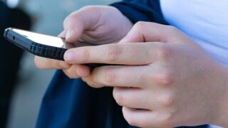 Предпринимателей обязали открывать отдельные счета для мобильных переводов